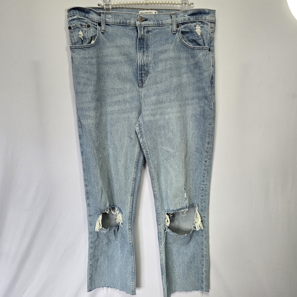 Abercrombie & Fitch 90s Straight Ultra High Rise Distressed Light Wash Denim 16